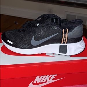 Women’s Black Nike Reposto - Size 9.5. BRAND NEW.
